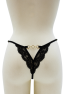 Tanga noir en dentelle avec bijou losanges dorés