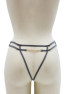 String gris avec bijou couleur aléatoire et chaîne dorée