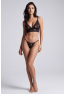 String noir en dentelle avec bijou et chaîne dorée