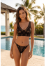Tanga noir en dentelle avec bijou losanges dorés