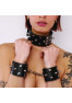 Menottes en cuir avec pics et mousqueton NOIR