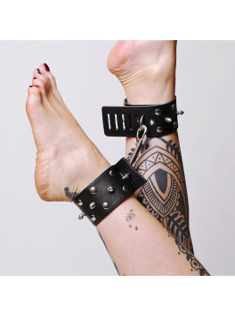 Black leather ankles to adorn the ankles with steel picks