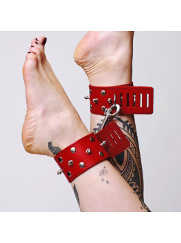 Red leather ankles to adorn the ankles with steel picks
