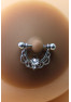 Paire de cache-tétons piercing barre demi-anneau faux diamant peau foncée 