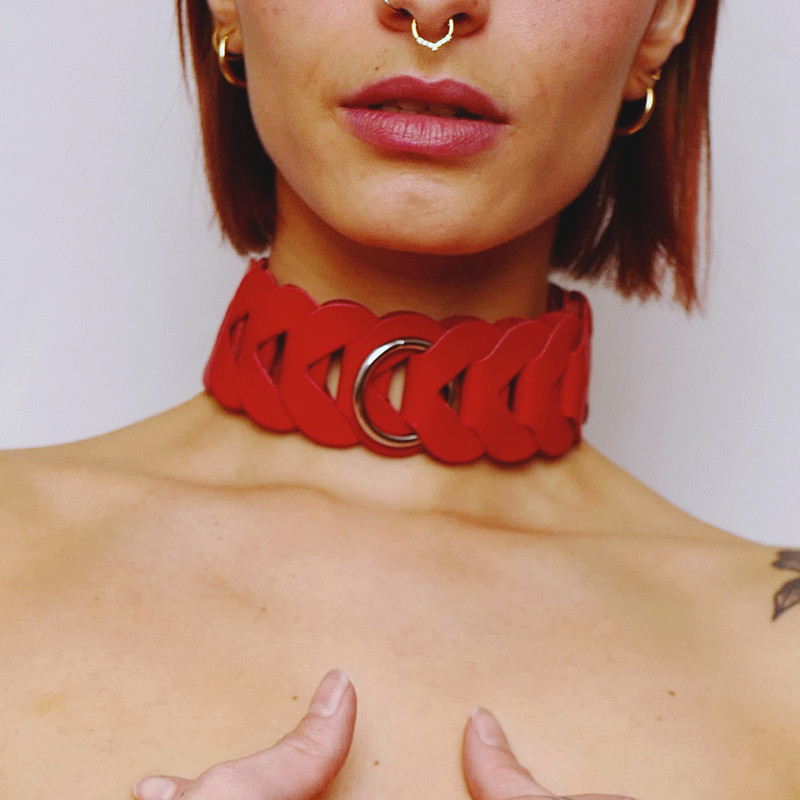 Collier en cuir tressé Rouge — The Sinners, sélection SENVÉLYA