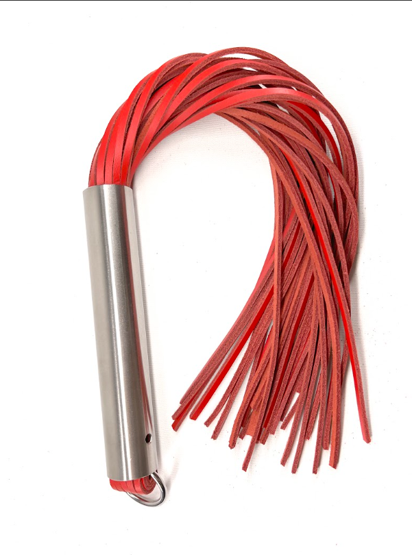 Martinet homme rouge manche métal lanières en cuir DOUX — The Sinners, sélection SENVÉLYA