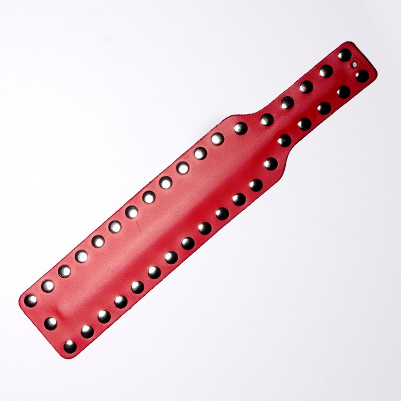 Paddle en Cuir Clous Rouge — The Sinners, sélection SENVÉLYA